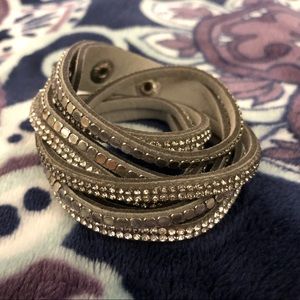 SALE 🔥 Silver Wrap Bracelet with button snaps